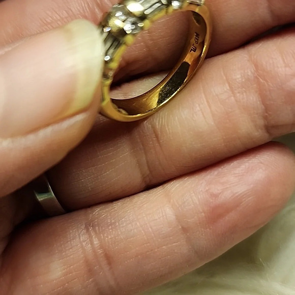 Vintage 14K Diamond band ring - Picture 9 of 10